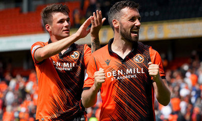 Jamie Robson and Nicky Clark applauding the crowd - courtesy of SNS